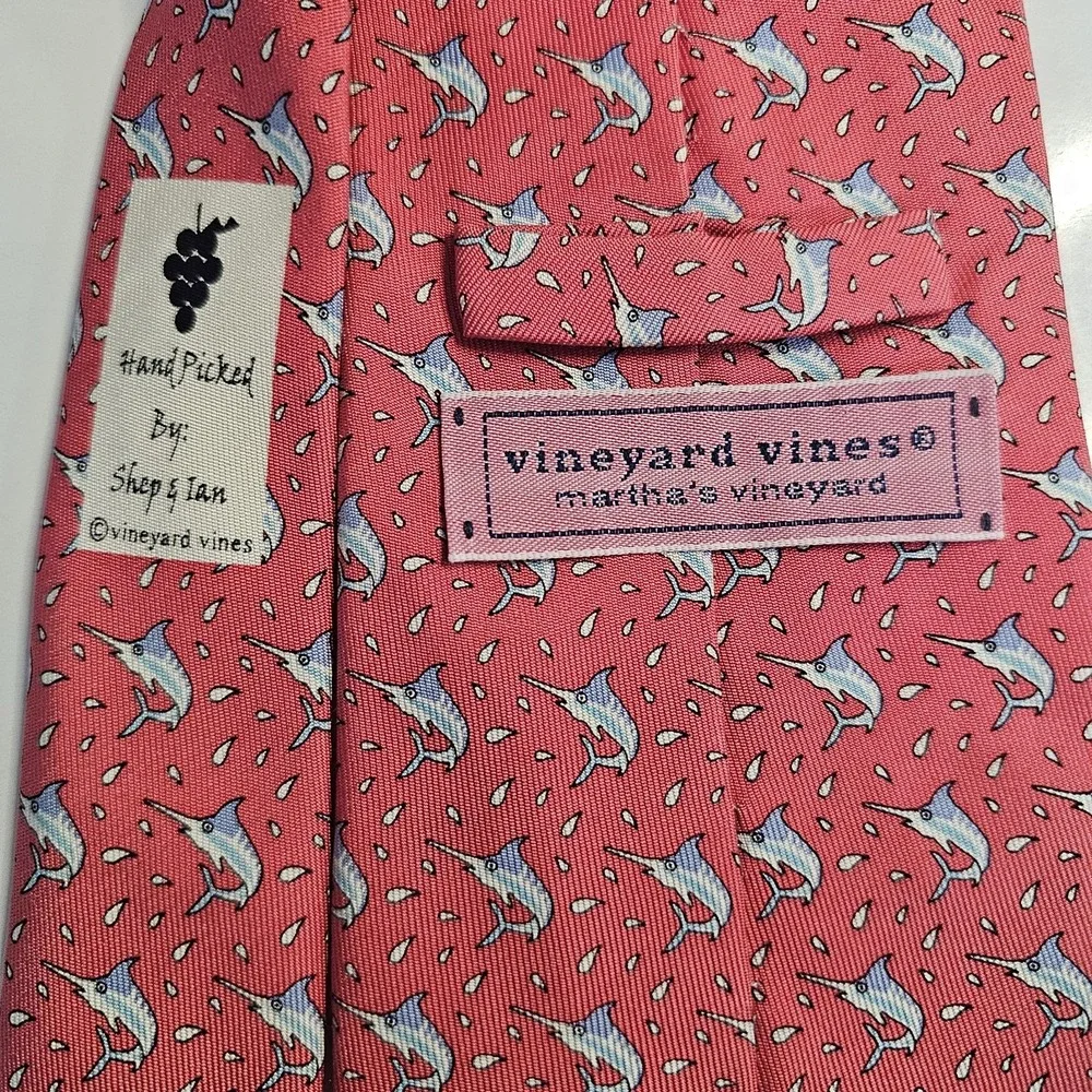 Vineyard Vines Tie Pink Swordfish Pattern Silk‎ 3.5